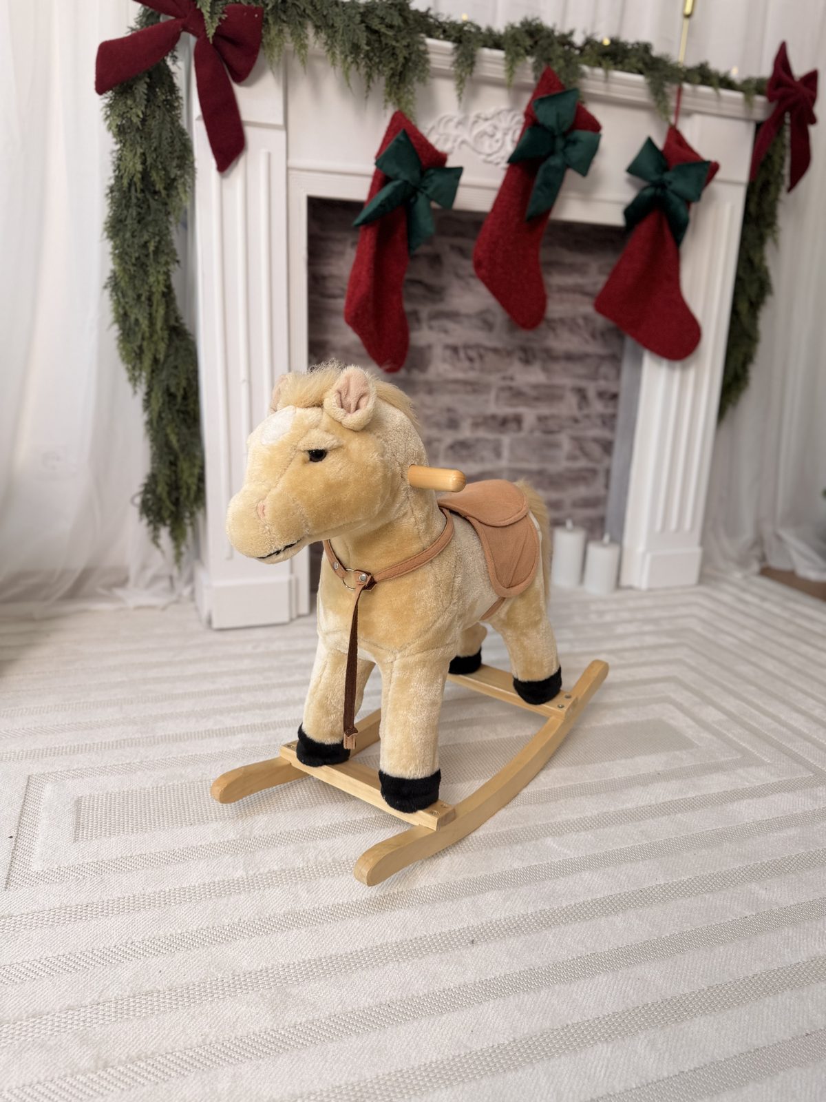 Schaukelpferd im Weihnachtsset – Weihnachtsminis Wels